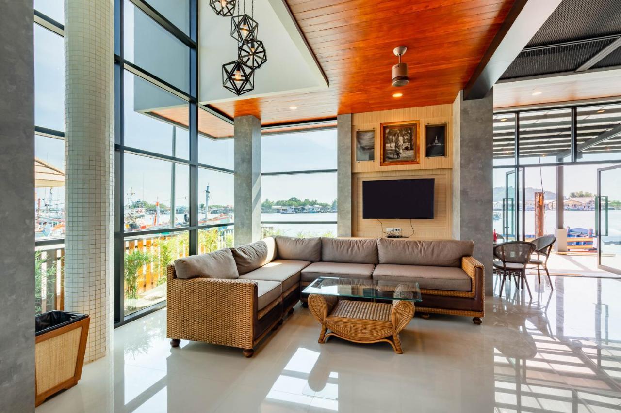 Hotel The Blue C Donsak Surat Thani Exterior foto